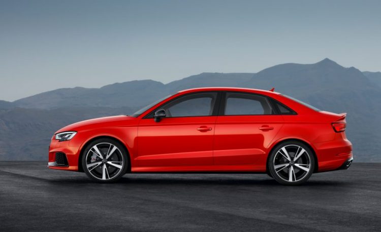 Седан Audi RS3 2023-2024 сделан с прицелом на рынок США и Китая