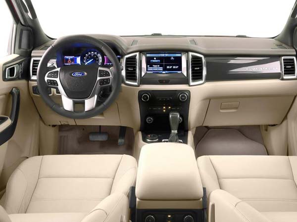 Салон автомобиля Ford Ranger 2023-2024 модельного года 