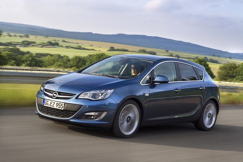 Opel Astra немного уступает Гольфу, но также будет дарить удовольствие владельцу