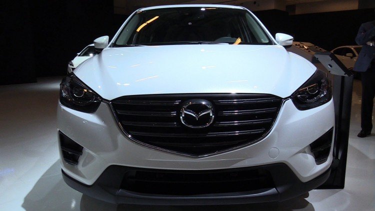 На фотоснимке - 2023-2024 Mazda CX-5. Немного о внешнем виде и комплектациях