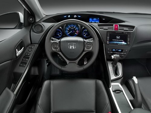 Вид салона Honda Civic 5D сзади