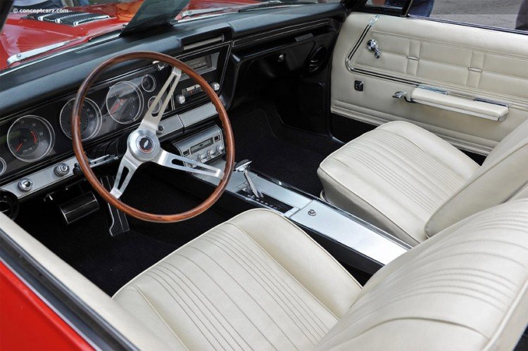 Chevrolet Impala 1967 салон автомобиля