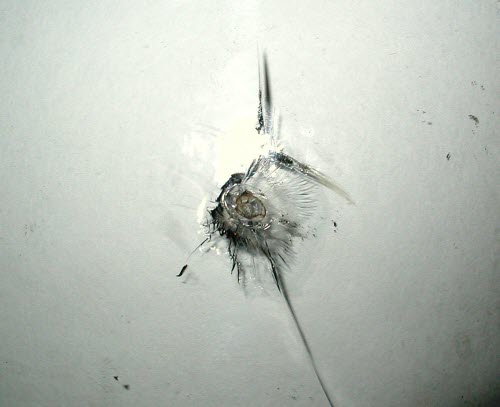 Трещина от удара на лобовом стекле
