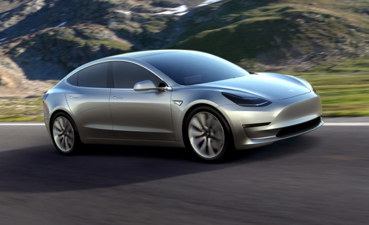 Один из самых ожидаемых автомобилей - Tesla Model 3