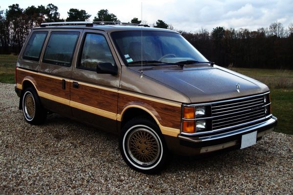 Plymouth Voyager 1983