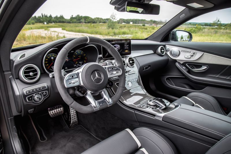 Атмосферный V8 против турбосилового ряда: увлекательное погружение в Mercedes C63 AMG Coupe