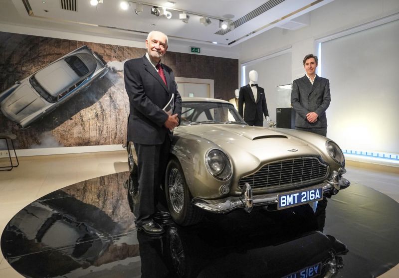 Bond трёхколёсный автомобиль