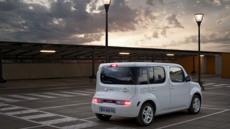 Автомобиль кубической формы: для чего нужен ниссан куб с левым рулем
