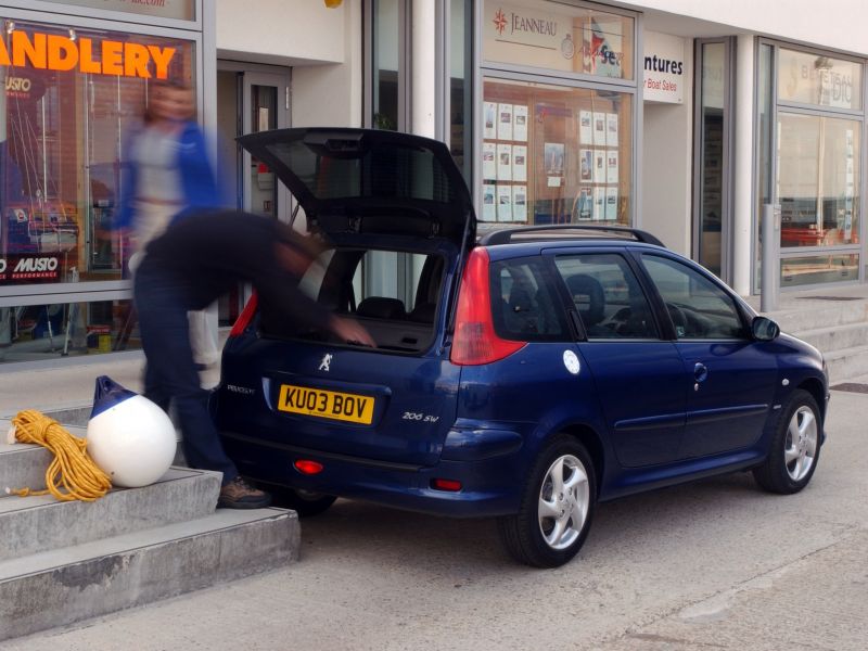 Есть ли трюки по обслуживанию Peugeot 206 SW: самые полезные для владельца пежо