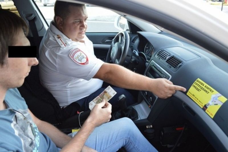 Где ждать сотрудника ГИБДД с палкой взятки: необычные способы разоблачения коррупции