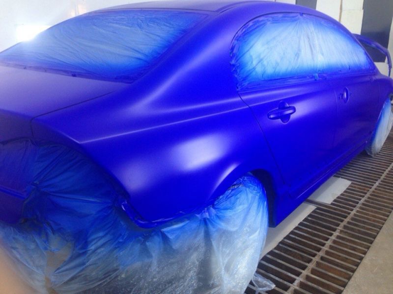 Инновационная технология покраски автомобиля жидкой резиной: стоит ли рискнуть