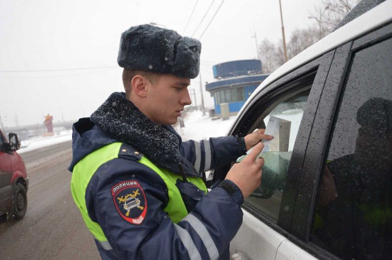 Инспектор МРЭО делает важную работу: что именно проверяют при осмотре авто