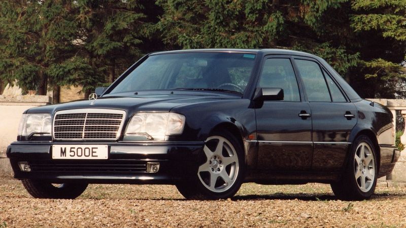 История Mercedes-Benz серии W124: углублённый анализ выпуска культовой модели