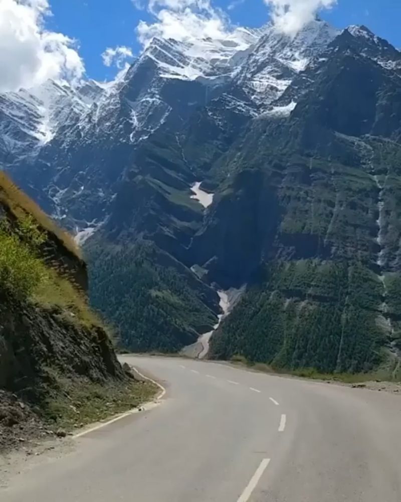 Изумительное путешествие по самым высокогорным дорогам мира: куда поехать