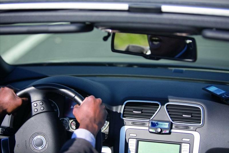 Как подключить «свободные руки» в автомобиле для комфортной поездки