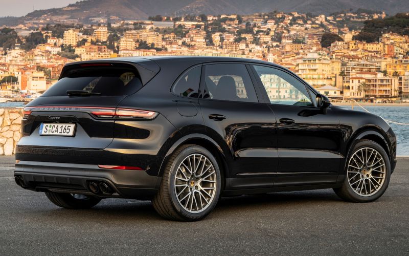 Как Porsche Cayenne 2023 покоряет сердца автолюбителей: впечатляющий комфорт