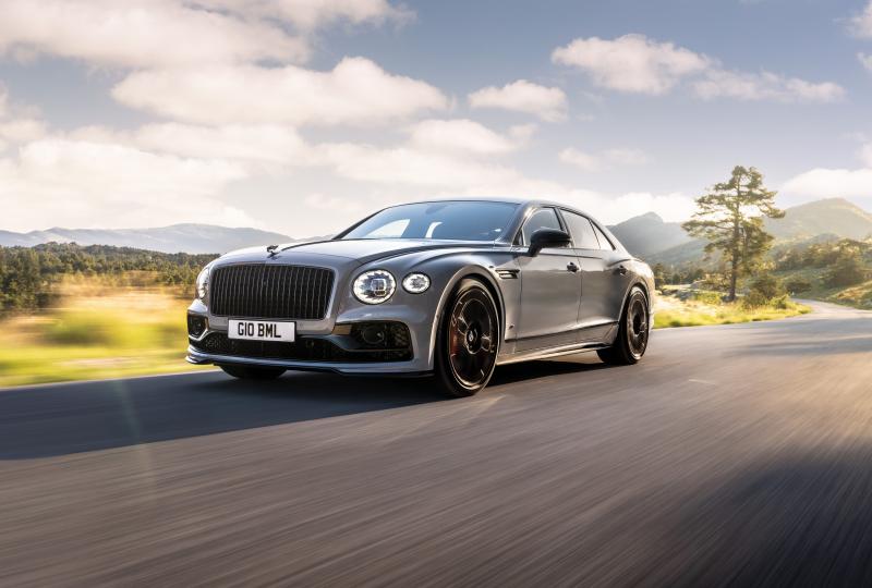 Как прокатиться на впечатляющем Бентли Continental Supersports с мощным V12 битурбо в 2023 году: доступен ли он в России