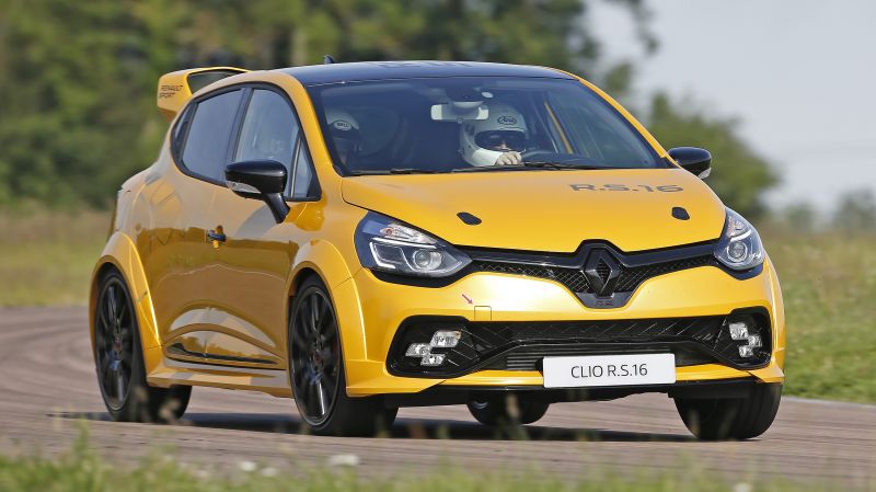 Как Renault Clio RS стала легендарным горячим хэтчбеком — интересные факты и особенности