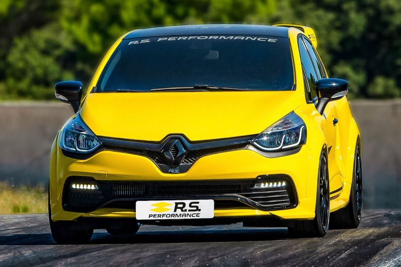 Как Renault Clio RS стала легендарным горячим хэтчбеком — интересные факты и особенности