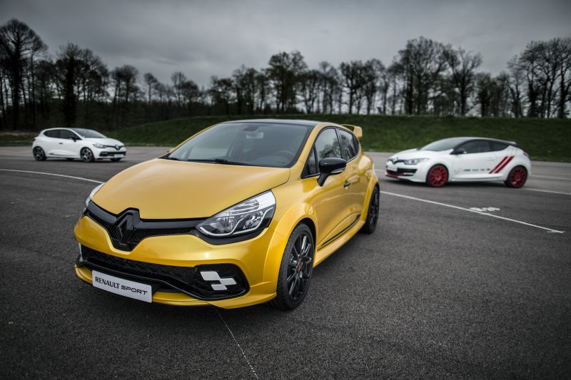 Как Renault Clio RS стала легендарным горячим хэтчбеком — интересные факты и особенности