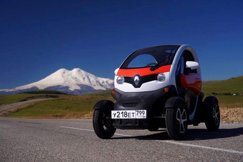 Как Renault Twizy стал символом устойчивого городского транспорта: достоинства и недостатки мини-электрокара