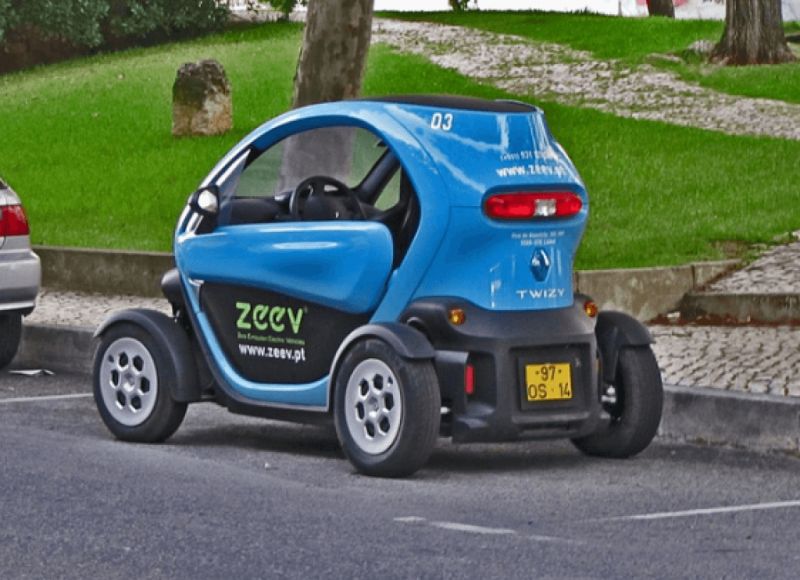 Как Renault Twizy стал символом устойчивого городского транспорта: достоинства и недостатки мини-электрокара