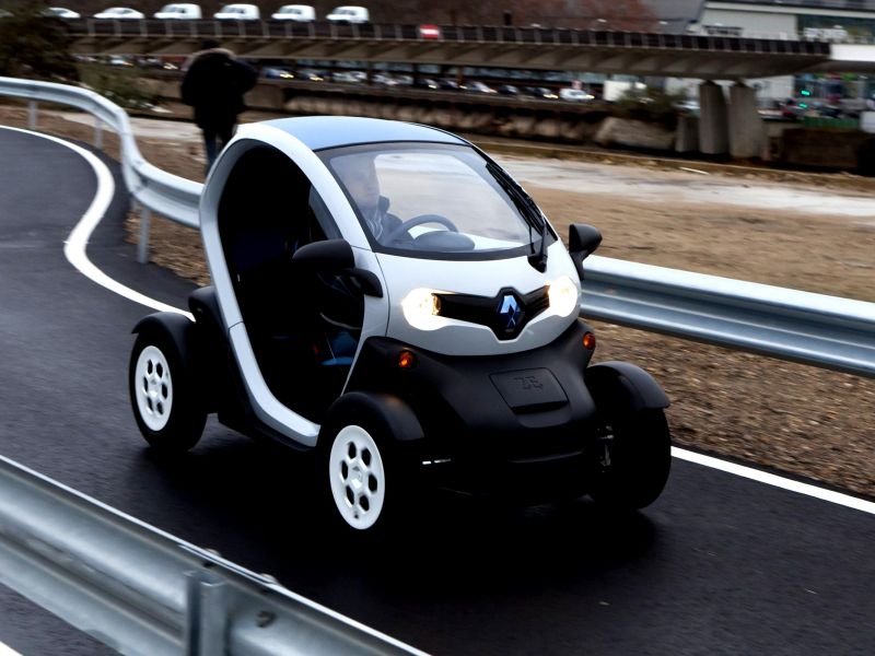 Как Renault Twizy стал символом устойчивого городского транспорта: достоинства и недостатки мини-электрокара