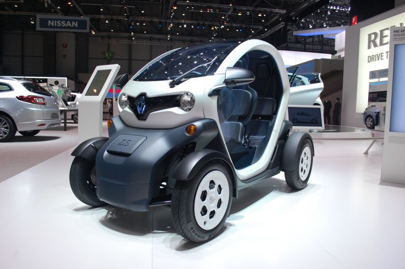 Как Renault Twizy стал символом устойчивого городского транспорта: достоинства и недостатки мини-электрокара