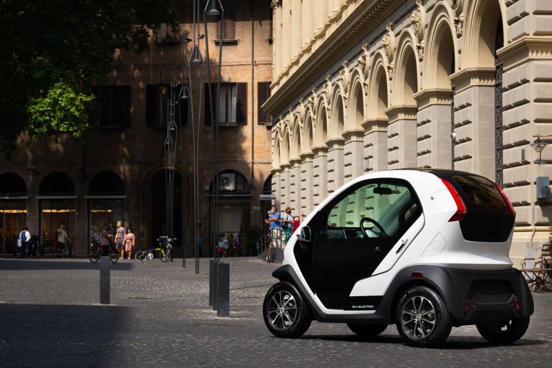 Как Renault Twizy завоевал любовь в 2023 году: Узнайте какой маленький электромобиль всех поразил