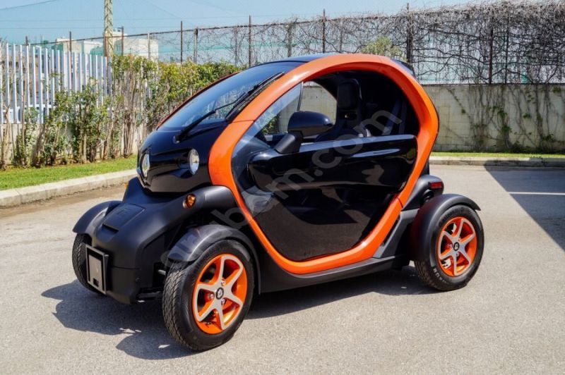 Как Renault Twizy завоевал любовь в 2023 году: Узнайте какой маленький электромобиль всех поразил