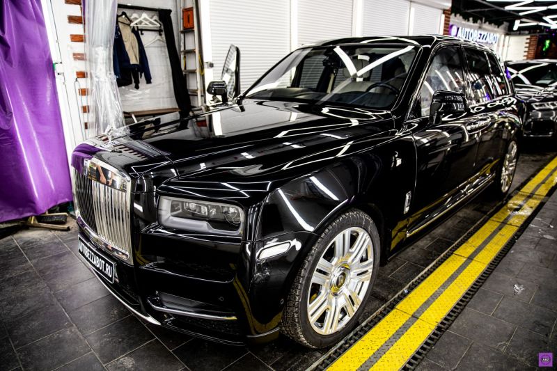 Как Rolls-Royce Cullinan воплощает роскошь и инновации: узнайте основные факты