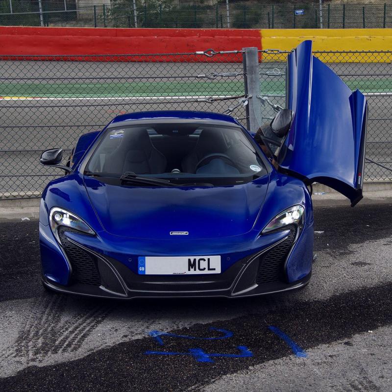 Как сделать экспресс-обзор мощного суперкара McLaren 650S: краткий анализ характеристик и возможностей