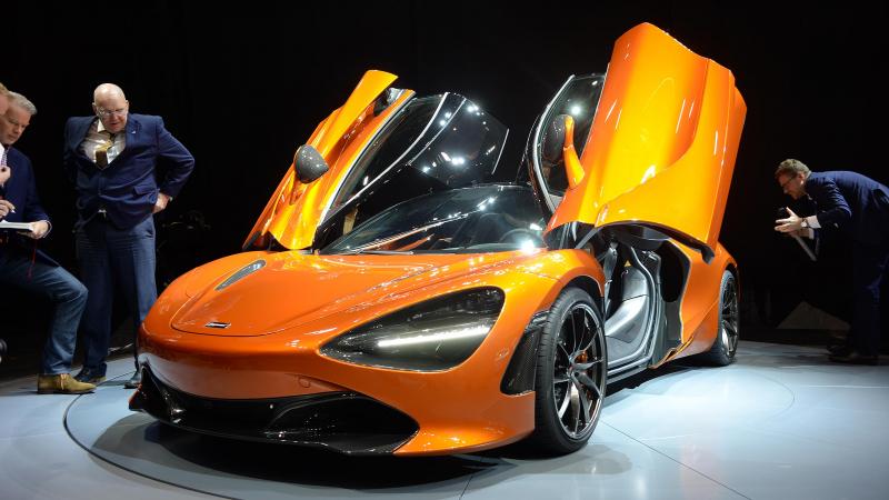 Как сделать экспресс-обзор мощного суперкара McLaren 650S: краткий анализ характеристик и возможностей