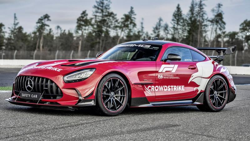 Как сделать правильный выбор: Mercedes AMG GT или черная серия для экстремального вождения в 2023 году