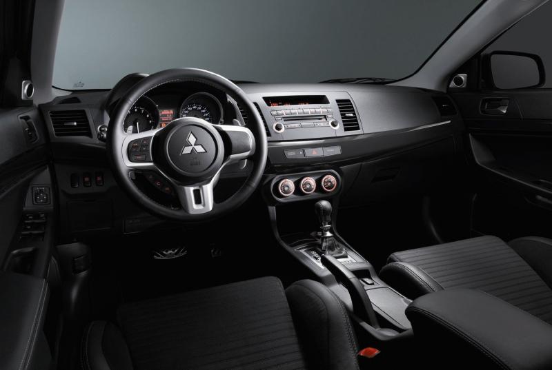 Как сделать салон Mitsubishi Lancer Evolution X идеальным: практические советы для владельцев