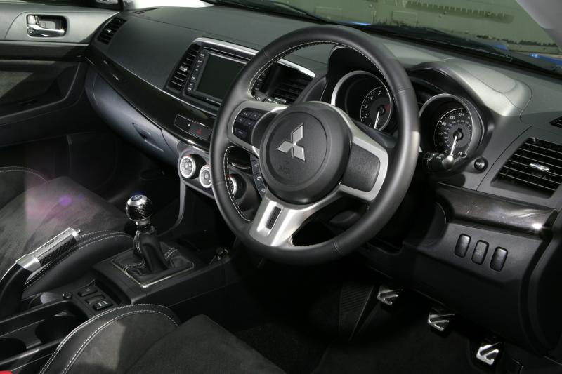 Как сделать салон Mitsubishi Lancer Evolution X идеальным: практические советы для владельцев