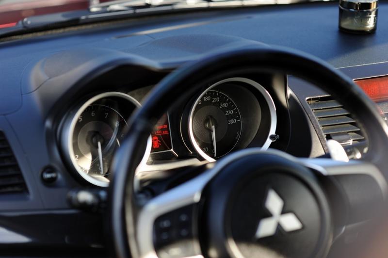 Как сделать салон Mitsubishi Lancer Evolution X идеальным: практические советы для владельцев