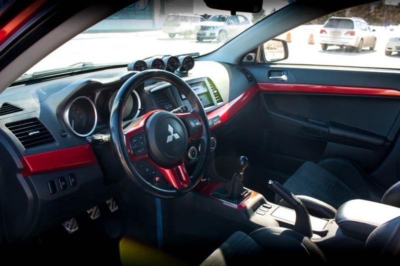 Как сделать салон Mitsubishi Lancer Evolution X идеальным: практические советы для владельцев