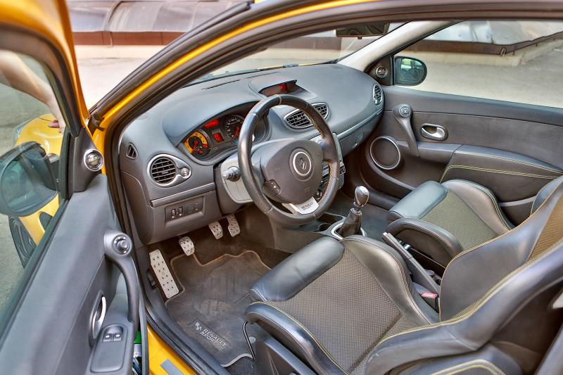 Как сегодня улучшить ваше настроение в салоне Renault 18 - удивительные пункты