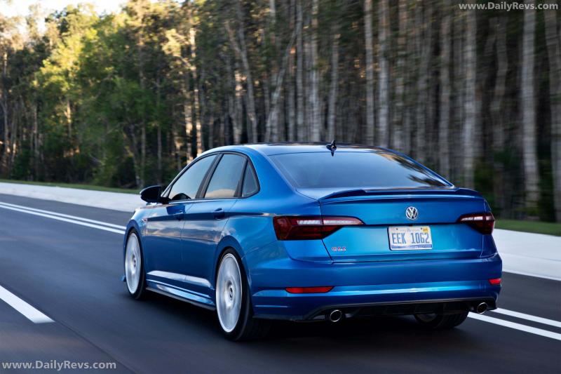 Как синий Volkswagen Jetta 2023 может стать идеальным автомобилем для вас