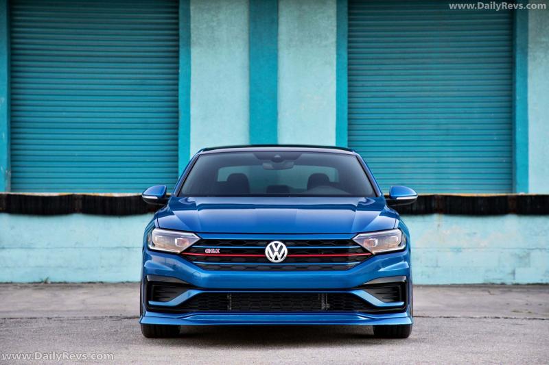 Как синий Volkswagen Jetta 2023 может стать идеальным автомобилем для вас