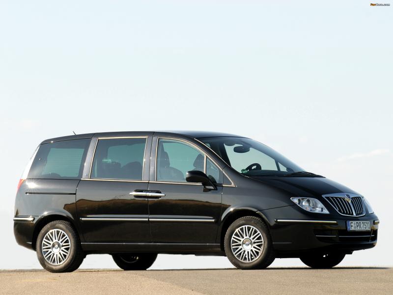Как сменить крушки във фаровете минивэна Lancia Phedra за 15 простых шагов