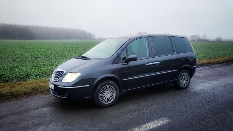 Как сменить крушки във фаровете минивэна Lancia Phedra за 15 простых шагов