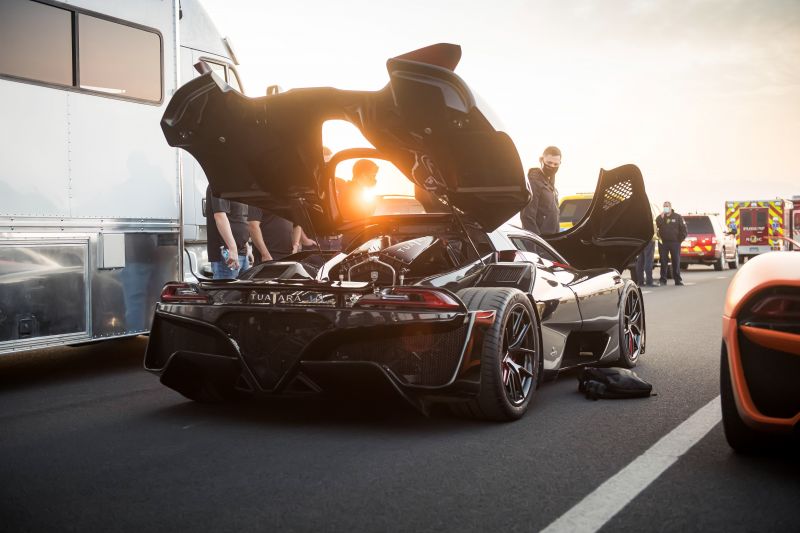 Как SSC Tuatara побила рекорд скорости автомобиля в 2023 году: ее секрет