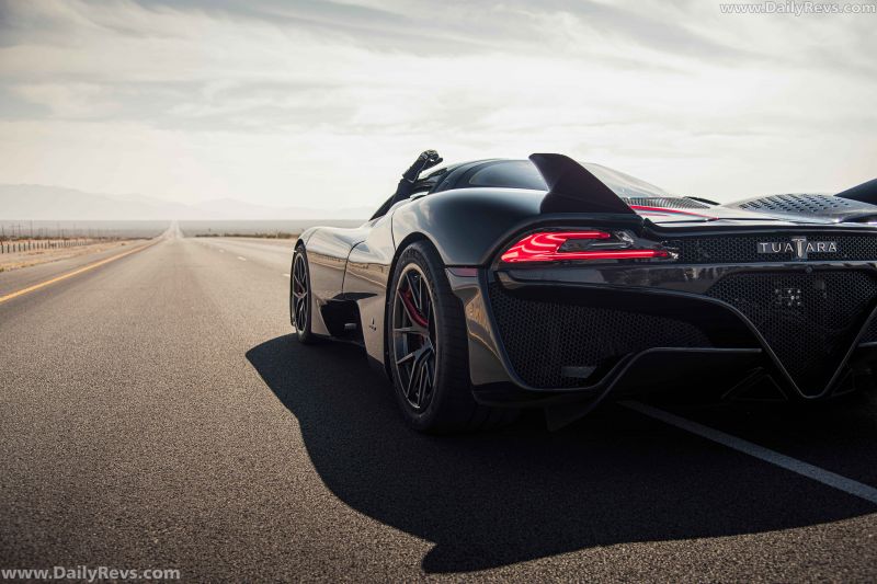 Как SSC Tuatara побила рекорд скорости автомобиля в 2023 году: ее секрет