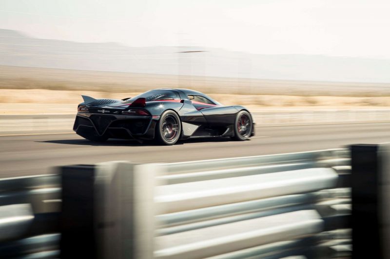 Как SSC Tuatara побила рекорд скорости автомобиля в 2023 году: ее секрет