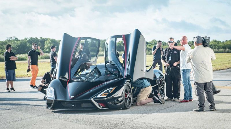 Как SSC Tuatara побила рекорд скорости автомобиля в 2023 году: ее секрет