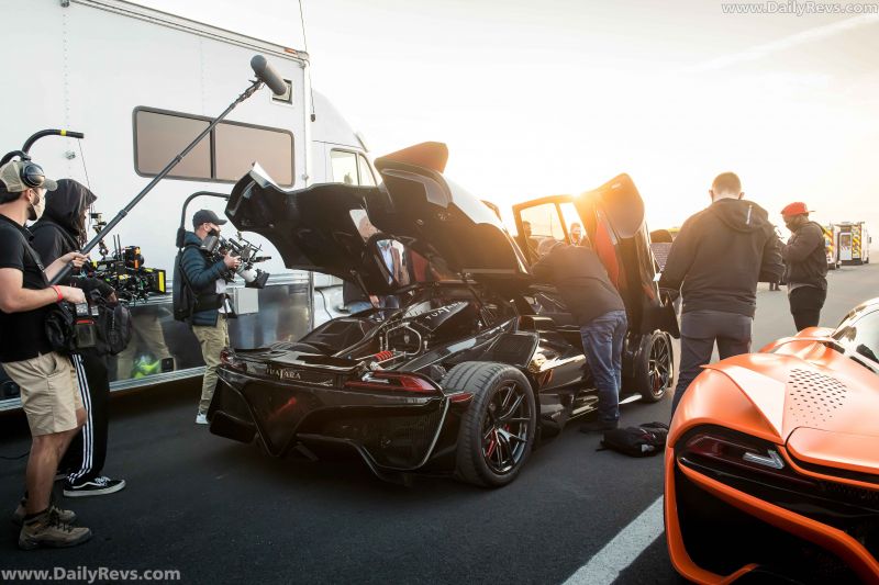 Как SSC Tuatara побила рекорд скорости автомобиля в 2023 году: ее секрет