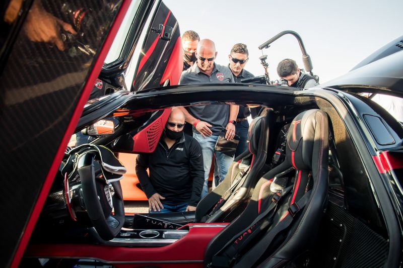 Как SSC Tuatara побила рекорд скорости автомобиля в 2023 году: ее секрет