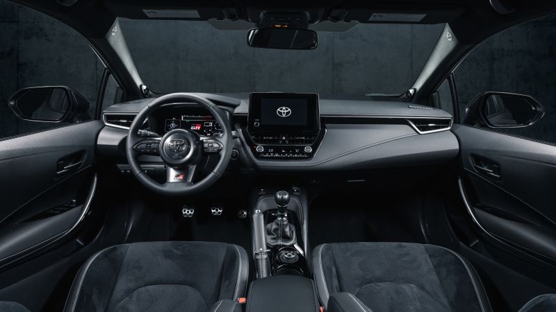 Как Toyota Corolla 2023 в новом кузове может удивить вас своим комфортным и просторным салоном